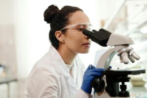 Cientistas criam “mão” robótica de DNA capaz de agarrar vírus e outras partículas em escala nanométrica  