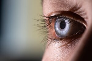 Tecnologia inovadora com implante cerebral pode devolver a visão a cegos 